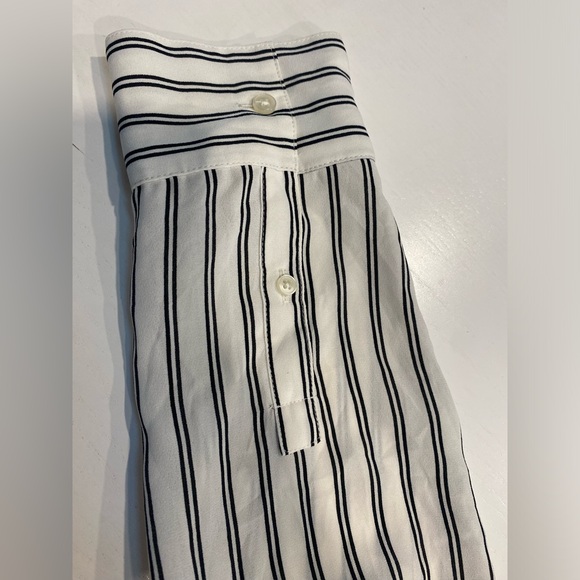 Express Striped Button-down blouse - Picture 5 of 6